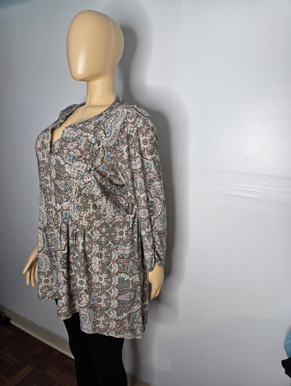 Westport Women's  Floral Knit Top in Light Green with Pink Accents Size US/2X - Picture 2 of 11